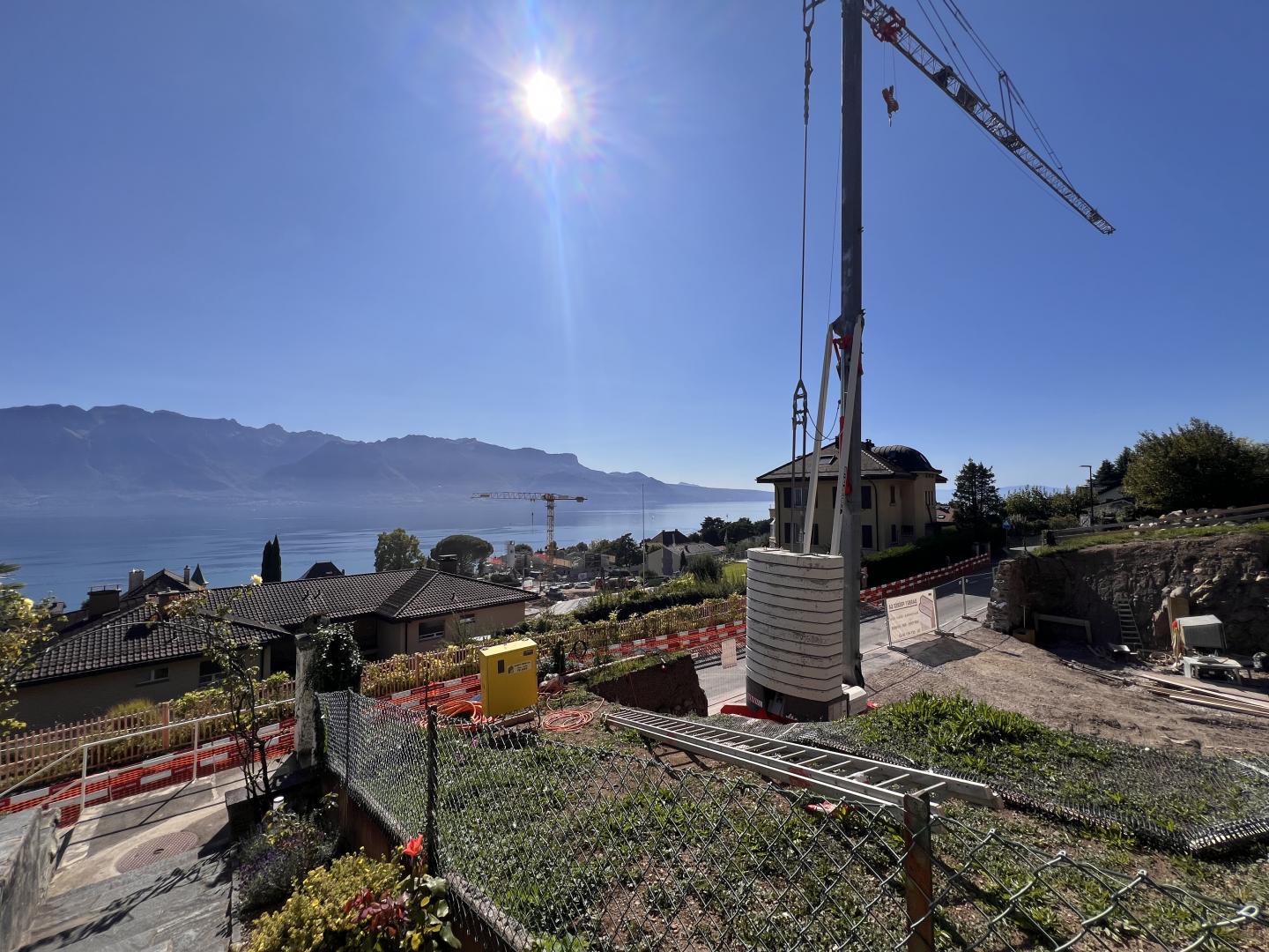 VUE LAC / CHANTIER EN COURS