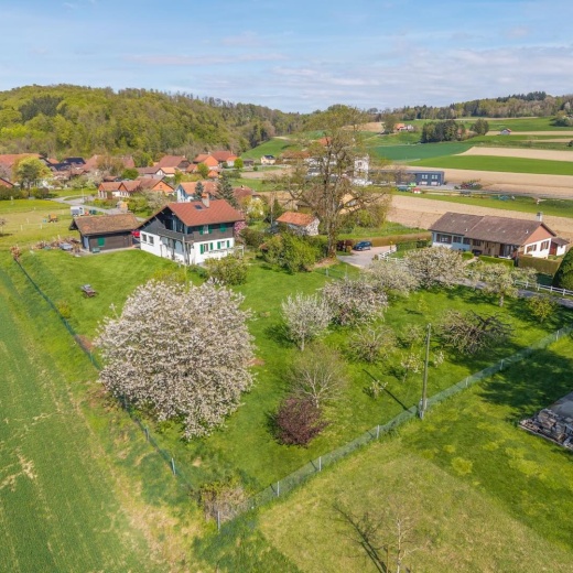 😍 CHALET AU CALME AVEC GRAND JARDIN 🏡🔑

Une visite s’impose. 😉

Prenons le temps de nous rencontrer. 
Tout simplement. 

#immobilier #proximmo #proximmoagenceimmobiliere #vente #icionvend