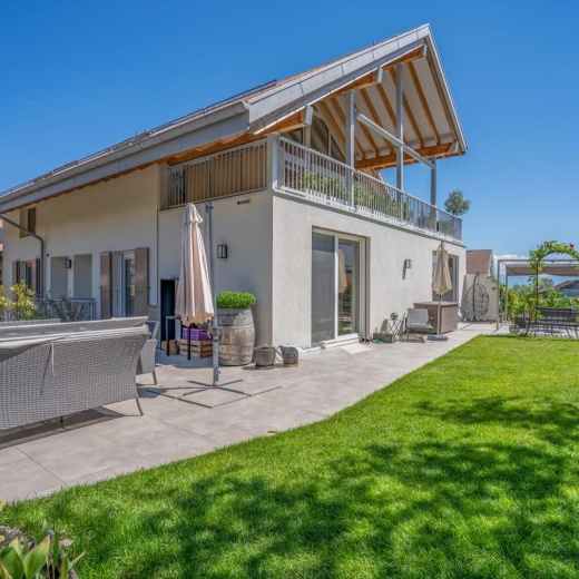💚 UN ÉQUILIBRE PARFAIT ENTRE MODERNITÉ ET SÉRÉNITÉ 🤩✨

Idéalement situé dans un environnement résidentiel calme et verdoyant, ce superbe appartement de 4.5 pièces, issu d’une transformation complète réalisée en 2023, se distingue par la qualité de sa conception et le soin apporté à chaque détail.

Un bien à découvrir sans tarder. 😉

Prenons le temps de nous rencontrer. 
Tout simplement. 

#immobilier #proximmo #proximmoagenceimmobiliere  #icionvend