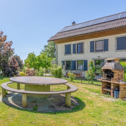 🏡CHARME ET CONVIVIALITÉ AU COEUR DE PRAHINS 🤩💚

Situé à Prahins, ce superbe appartement rénové de 4.5 pièces prend place dans une ancienne ferme entièrement réhabilitée, offrant un cadre de vie chaleureux, paisible et plein d’authenticité.

Une opportunité à saisir rapidement. 😉

Prenons le temps de nous rencontrer. 
Tout simplement. 

#immobilier #proximmo #proximmoagenceimmobiliere  #icionvend
