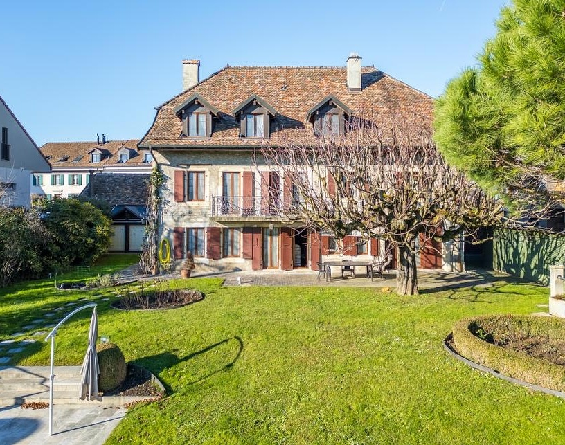 😍 COUP DE CŒUR AUX PORTES DE MORGES 🔑🍀

Superbe bâtisse d’époque érigée au sein d’une magnifique parcelle à 12 min de Morges. 

Une visite s’impose ! 😉

Prenons le temps de nous rencontrer. Tout simplement. 🤗

#proximmo #immobilier #vente #realestate #icionvend