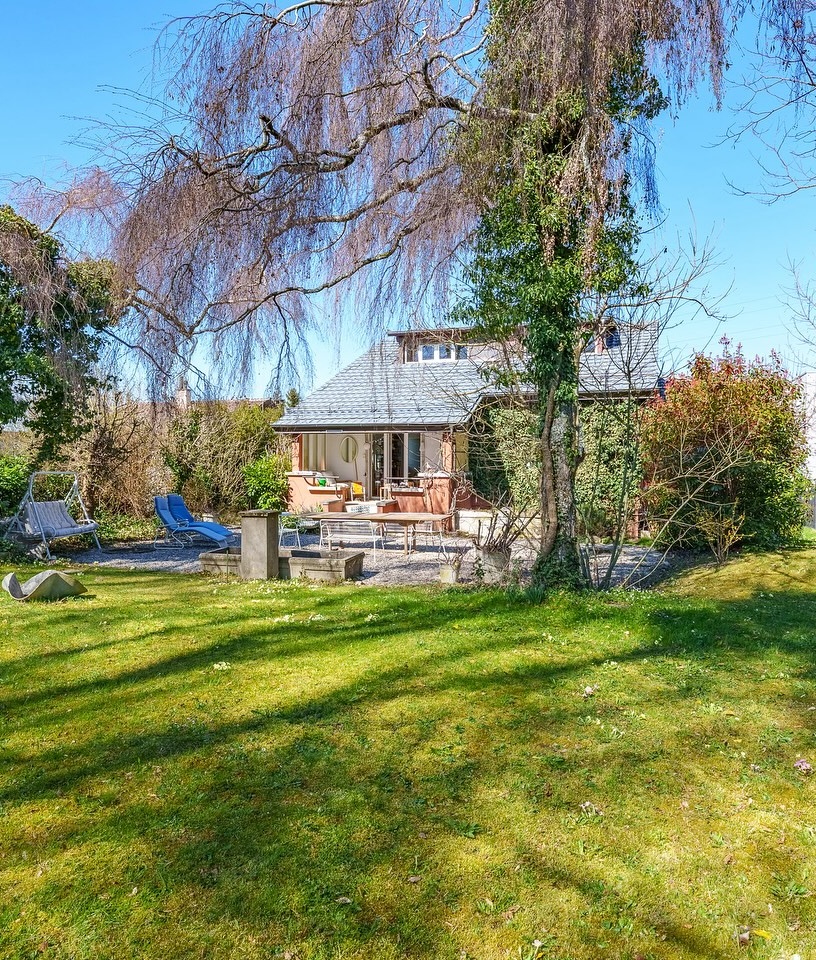 😍📣 RARE À LAUSANNE 🤗💚

Superbe villa individuelle en exclusivité chez PROXIMMO. L’occasion rare de devenir propriétaire en ville d’une magnifique maison au calme ! 😍

Prenons le temps de nous rencontrer. Tout simplement. 🤗

#proximmo #immobilier #vente #icionvend