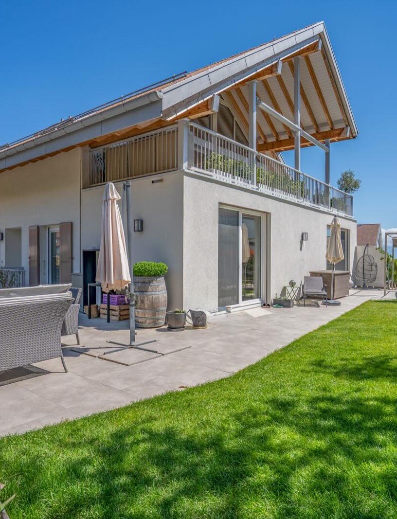 💚 UN ÉQUILIBRE PARFAIT ENTRE MODERNITÉ ET SÉRÉNITÉ 🤩✨

Idéalement situé dans un environnement résidentiel calme et verdoyant, ce superbe appartement de 4.5 pièces, issu d’une transformation complète réalisée en 2023, se distingue par la qualité de sa conception et le soin apporté à chaque détail.

Un bien à découvrir sans tarder. 😉

Prenons le temps de nous rencontrer. 
Tout simplement. 

#immobilier #proximmo #proximmoagenceimmobiliere  #icionvend