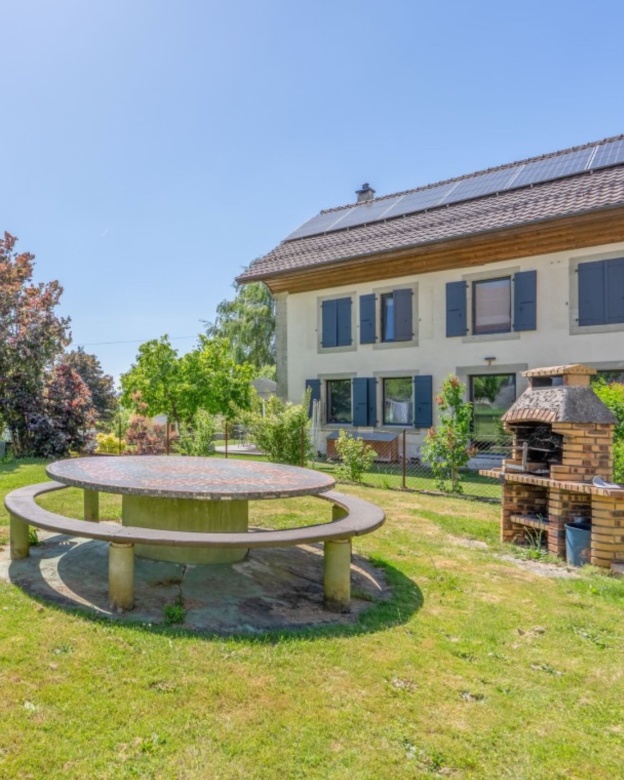 🏡CHARME ET CONVIVIALITÉ AU COEUR DE PRAHINS 🤩💚

Situé à Prahins, ce superbe appartement rénové de 4.5 pièces prend place dans une ancienne ferme entièrement réhabilitée, offrant un cadre de vie chaleureux, paisible et plein d’authenticité.

Une opportunité à saisir rapidement. 😉

Prenons le temps de nous rencontrer. 
Tout simplement. 

#immobilier #proximmo #proximmoagenceimmobiliere  #icionvend