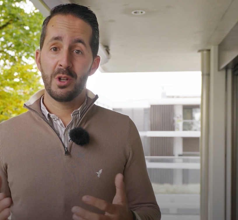 🎬🚀 𝐋𝐞 𝐏𝐨𝐢𝐧𝐭 𝐈𝐦𝐦𝐨 - 𝐋𝐚 𝐓𝐞́𝐥𝐞́ 𝐱 𝐏𝐑𝐎𝐗𝐈𝐌𝐌𝐎 💥 😉

🏡 Acheter sur plans ? 🔑 

Si l’on souhaite acheter neuf, on se tourne très souvent vers l’achat sur plans. Quels sont les enjeux et avantages de cette démarche ? 🍀

Dans ce nouvel épisode du Point Immo, on explique pourquoi acheter sur plans constitue une vraie opportunité et un très bon investissement à moyen et long terme. 🤩

Chez PROXIMMO, nous sommes heureux de vous accompagner depuis plus de 15 ans dans cette belle étape de vie ! 😉 💚

👇🏼 Voir (ou revoir) l’épisode complet ici : 
https://latele.ch/emissions/le-point-immo/le-point-immo-s-2025-e-7

Prenons le temps de nous rencontrer. Tout simplement. ✨ 🤗

@latele.ch 
#proximmo #immobilier #icionvend