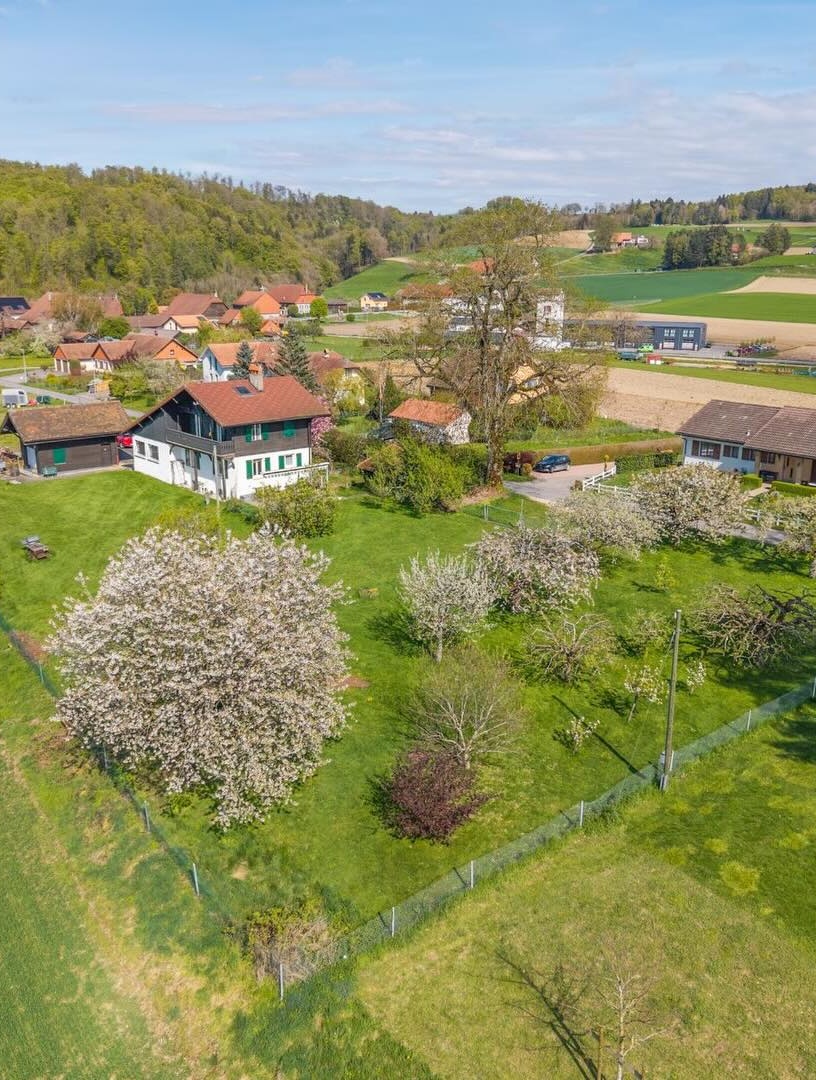 😍 CHALET AU CALME AVEC GRAND JARDIN 🏡🔑

Une visite s’impose. 😉

Prenons le temps de nous rencontrer. 
Tout simplement. 

#immobilier #proximmo #proximmoagenceimmobiliere #vente #icionvend