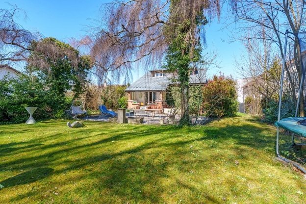 😍📣 RARE À LAUSANNE 🤗💚

Superbe villa individuelle en exclusivité chez PROXIMMO. L’occasion rare de devenir propriétaire en ville d’une magnifique maison au calme ! 😍

Prenons le temps de nous rencontrer. Tout simplement. 🤗

#proximmo #immobilier #vente #icionvend