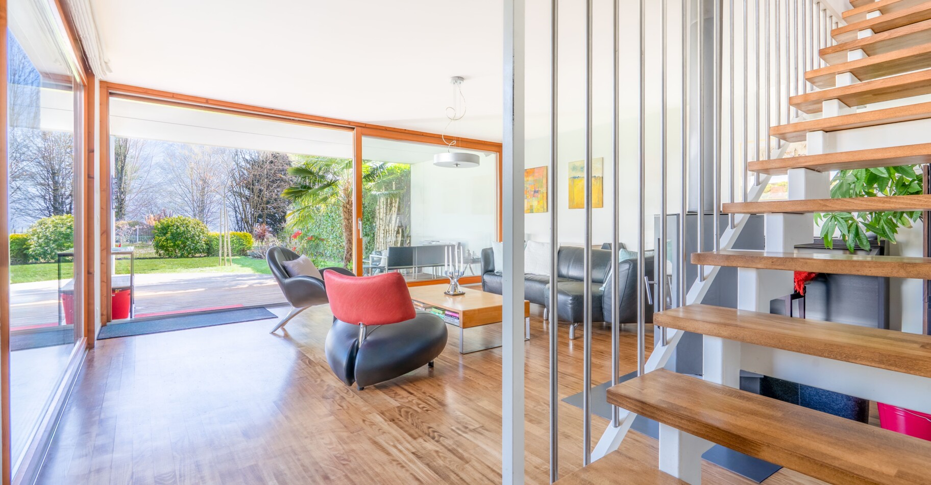 UN TRIPLEX AUX ALLURES DE MAISON AVEC 350 M² DE JARDIN