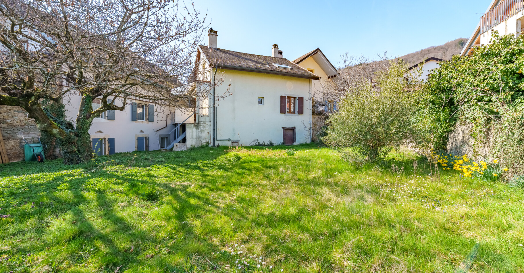 BIEN RARE AU CŒUR DU VILLAGE – FORT POTENTIEL DE TRANSFORMATION