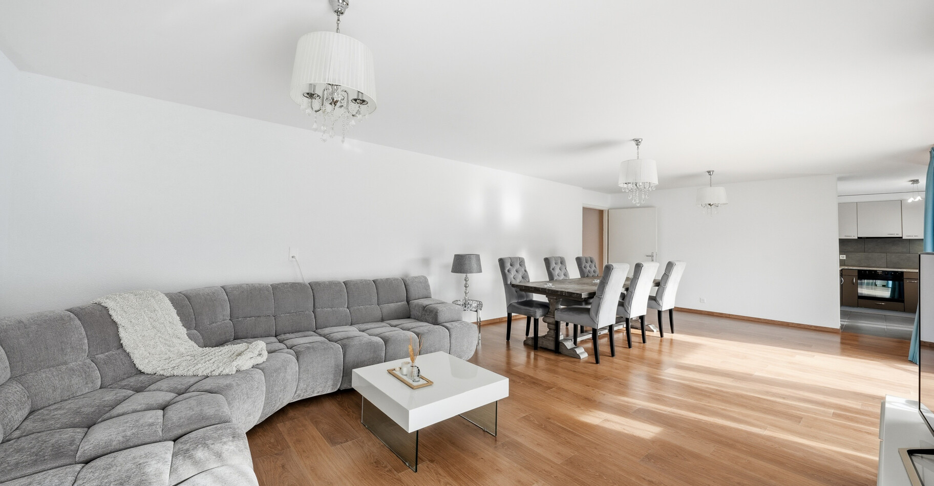 À DEUX PAS DES RIVES — SPACIEUX ATTIQUE AVEC BALCON ET VUE LAC 