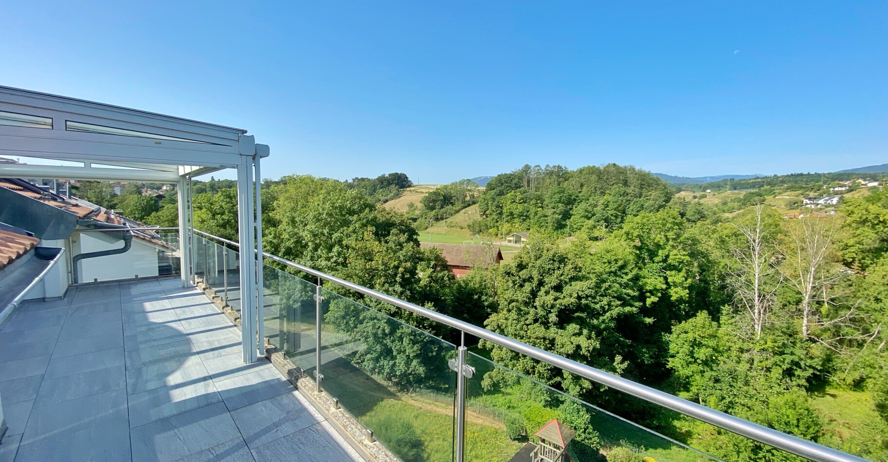 APPARTEMENT ATTIQUE AVEC TERRASSE IDEALEMENT SITUE A ORBE !