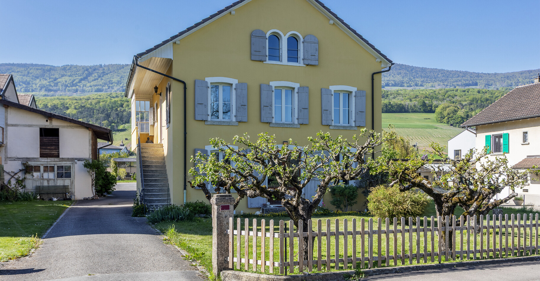 MAISON LOCATIVE (OU D'HABITATION) PARFAITEMENT SITUEE A CHAMPAGNE !