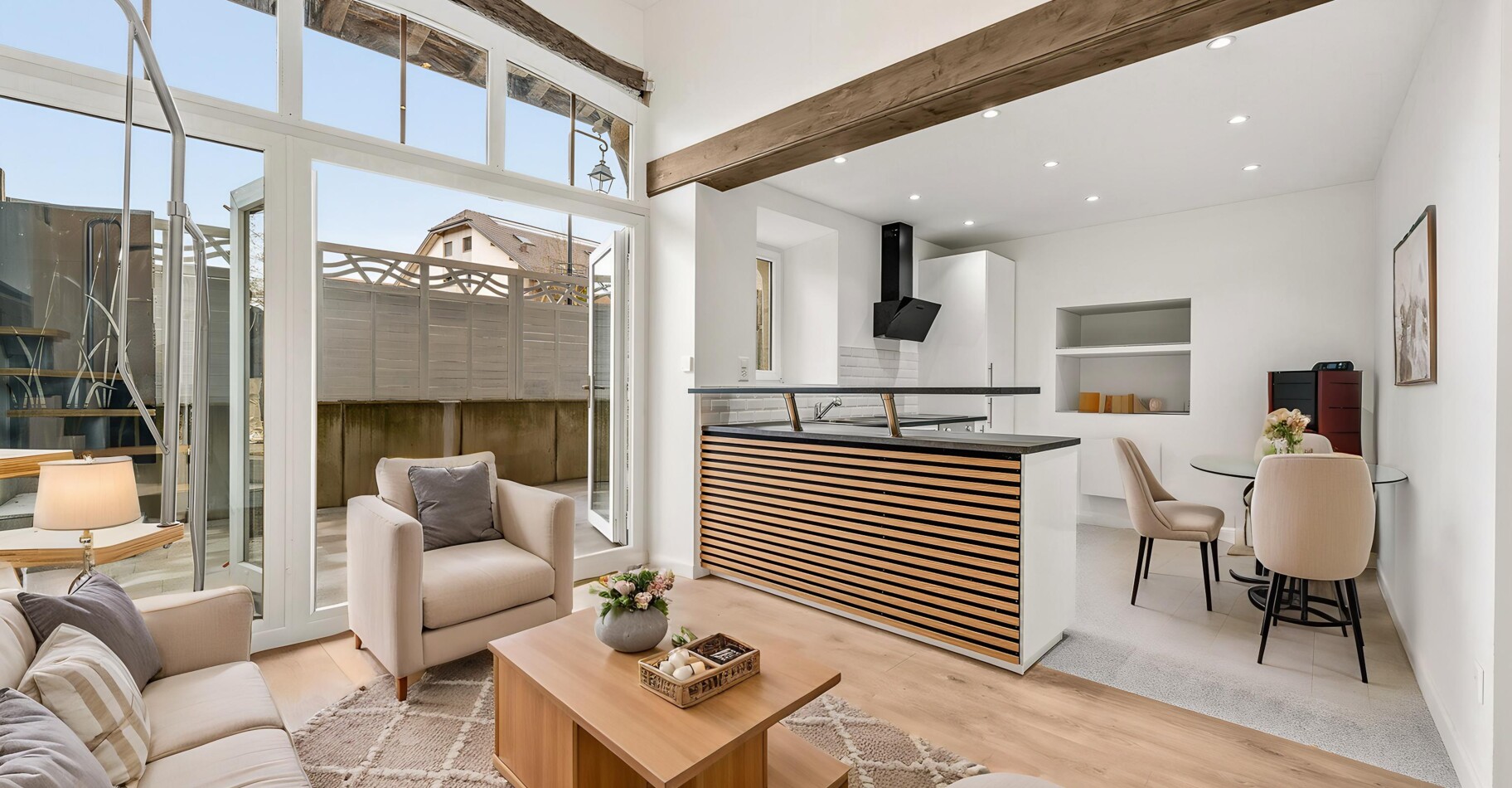 DUPLEX DE CHARME ENTIÈREMENT RÉNOVÉ