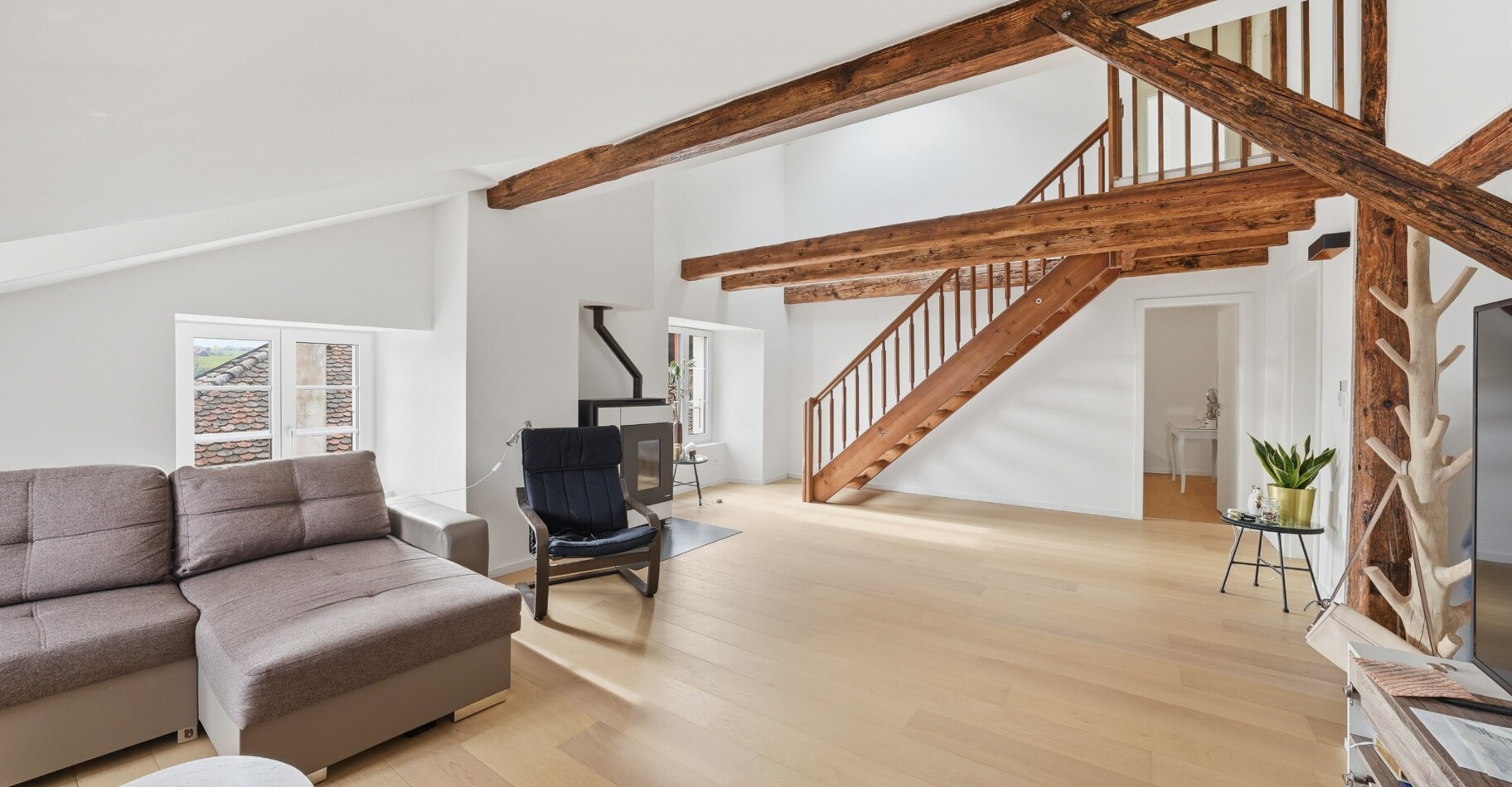 Triplex rénové dans une bâtisse de 1865, à 10 min de Morges