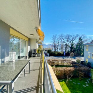 VIVRE À DEUX PAS DU LAC — SPACIEUX ATTIQUE AVEC BALCON ET VUE DÉGAGÉE