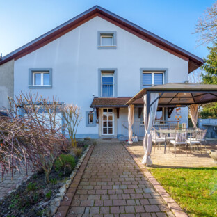 MAISON FAMILIALE AU CALME AVEC GRAND JARDIN