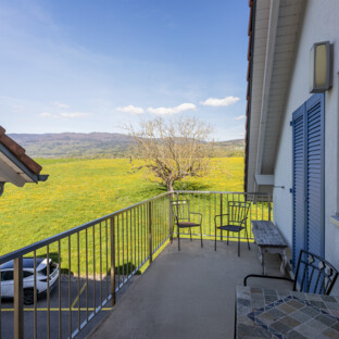 Cuarnens – Attique 5.5 pièces avec mezzanine, env. 200 m² utiles, un cadre idéal pour votre famille