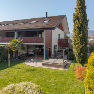 UNE SITUATION IDÉALE ENTRE LAC ET VIGNES 