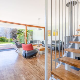 UN TRIPLEX AUX ALLURES DE MAISON AVEC 350 M² DE JARDIN