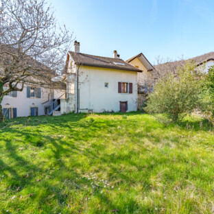 BIEN RARE AU CŒUR DU VILLAGE – FORT POTENTIEL DE TRANSFORMATION