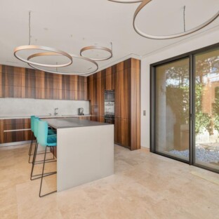 Superbe maison de ville avec jardin et piscine au coeur de Chailly