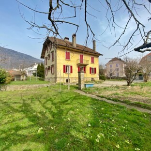 BELLE MAISON FAMILIALE DE DEUX APPARTEMENTS AVEC GRAND JARDIN 