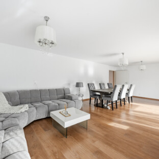 À DEUX PAS DES RIVES — SPACIEUX ATTIQUE AVEC BALCON ET VUE LAC 