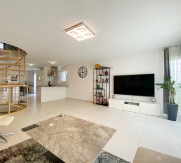 NOUVEAU PRIX ! BEAU TRIPLEX AVEC JARDIN