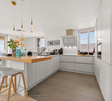 ATTIQUE AVEC VUE PANORAMIQUE - SOUS GARE