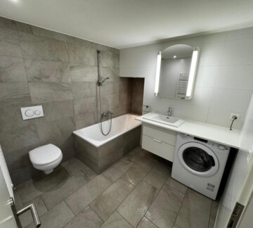 IMMEUBLE REFAIT A NEUF 4.7% NET