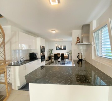 NOUVEAU PRIX ! BEAU TRIPLEX AVEC JARDIN