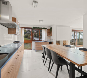 Gare à pied, autoroute à 3 min!