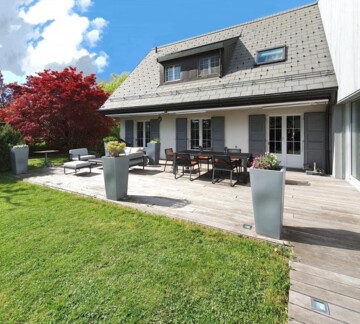 MAGNIFIQUE DEMEURE AVEC JACUZZI