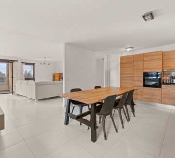 Gare à pied, autoroute à 3 min!