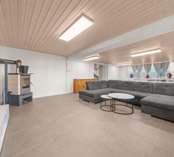 Spacieux duplex entièrement rénové avec grande terrasse exterieur