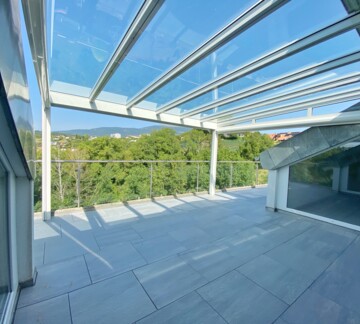 APPARTEMENT ATTIQUE AVEC TERRASSE IDEALEMENT SITUE A ORBE !