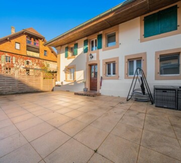 Spacieux duplex entièrement rénové avec grande terrasse exterieur