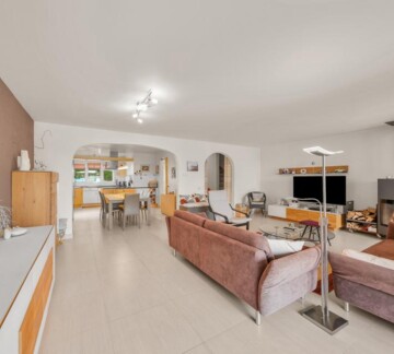 MAISON FAMILIALE LUMINEUSE À ECHANDENS