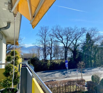 À DEUX PAS DES RIVES — SPACIEUX ATTIQUE AVEC BALCON ET VUE LAC 