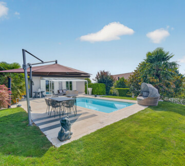 EN BORD DE VIGNE, VILLA AVEC PISCINE À 5 MIN DE MORGES