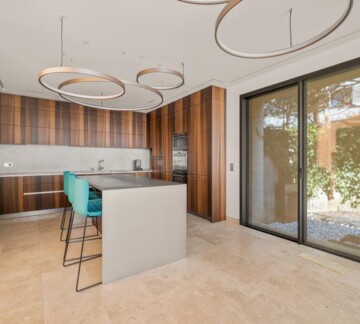 Superbe maison de ville avec jardin et piscine au coeur de Chailly