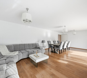 À DEUX PAS DES RIVES — SPACIEUX ATTIQUE AVEC BALCON ET VUE LAC 