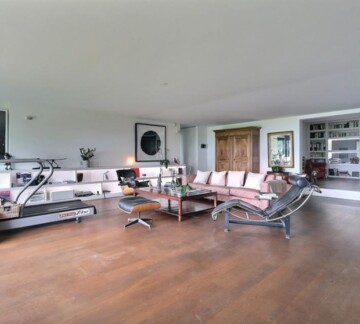 SPLENDIDE VUE SUR LE LAC DANS UN ÉCRIN DE VERDURE