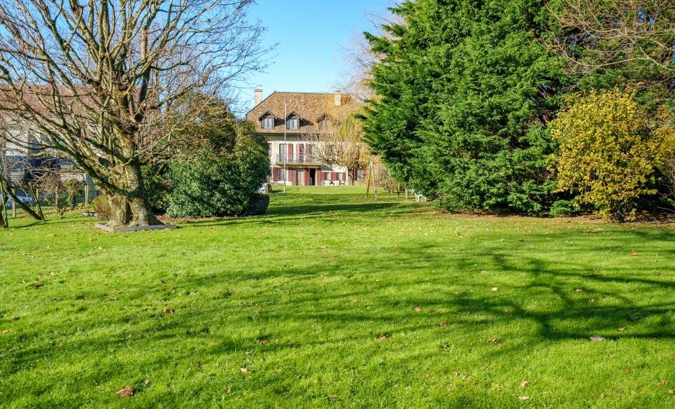 OPPORTUNITÉ RARE DE VIVRE DANS UN CADRE ENCHANTEUR