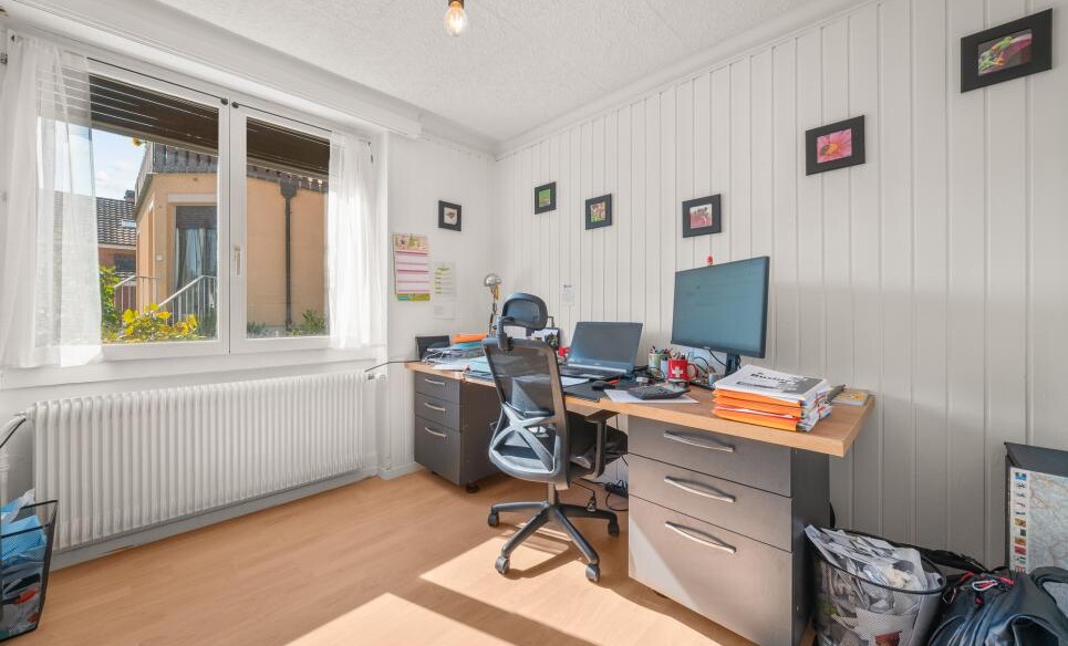 VILLA FAMILIALE AVEC PISCINE AU COEUR DE LUCENS