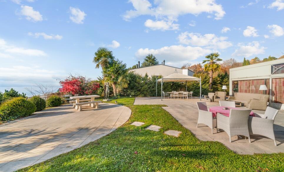 VUE PANORAMIQUE ET CALME ABSOLU À LUTRY !