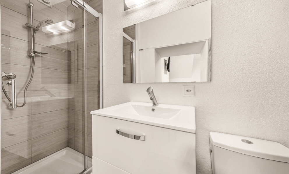 CHARMANT STUDIO RÉNOVÉ – VENDU MEUBLÉ