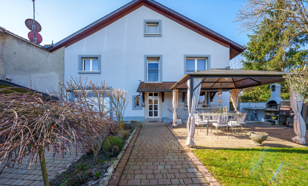 MAISON FAMILIALE AU CALME AVEC GRAND JARDIN