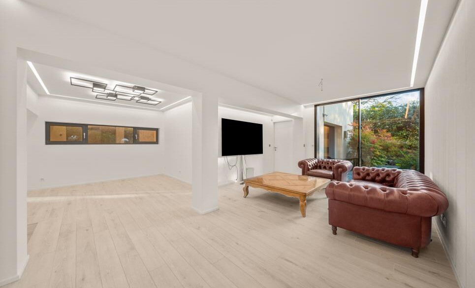 Superb Townhouse with Garden and Pool in the Heart of Chailly