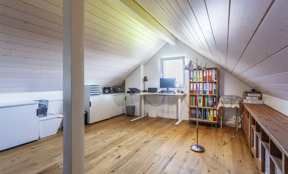 A CUARNENS, ATTIQUE 5.5 PIECES AVEC MEZZANINE DE 200 M2 POUR FAMILLE